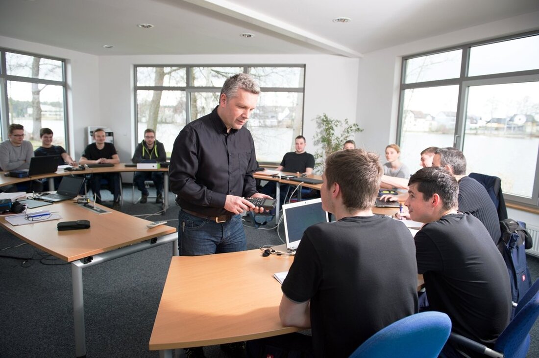 Weiherhammer. Wer sich gerne im Bereich Elektro- und Automatisierungstechnik weiterbilden möchte und eine leitende Tätigkeit im Unternehmen oder ein weiterführendes Studium anstrebt, war beim Infoabend der Fachschule für Elektrotechnik des [&hellip;]