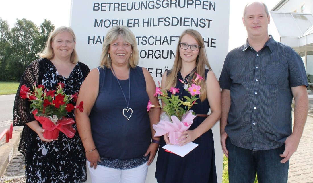 Mitterteich. Der Kreisverband der Arbeiterwohlfahrt (AWO) Tirschenreuth hat einer wichtigen Mitarbeiterin gratuliert. AWO-Geschäftsführerin Angelika Würner und Kreisvorsitzender Thomas Döhler beglückwünschten die frischgebackene Kauffrau für Büromanagement Michelle Scharnagl zu ihrer abgeschlossenen Berufsausbildung. [&hellip;]