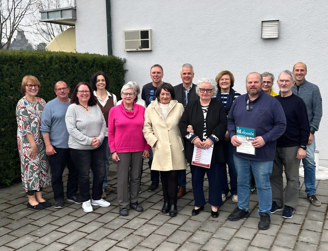 Flossenbürg. Die AWO Flossenbürg traf sich zur Jahreshauptversammlung im Kleinen Wirtshaus, zog Bilanz der letzten zwei Jahre und wählte die Vorstandschaft neu. Ehrungen und viel Wertschätzung prägten den Abend.