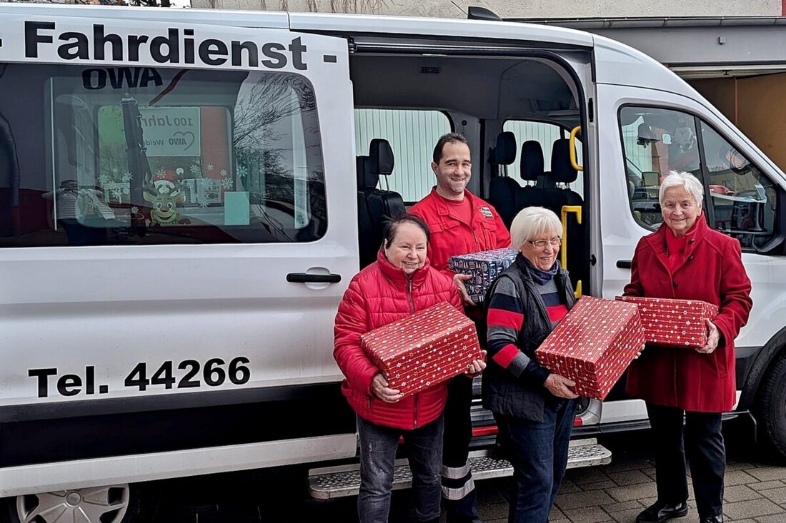 Weiden. Die AWO fährt fort, bedürftigen Menschen mit Lebensmittelpaketen Freude zu bereiten, ein Brauch, der seit über 60 Jahren besteht.