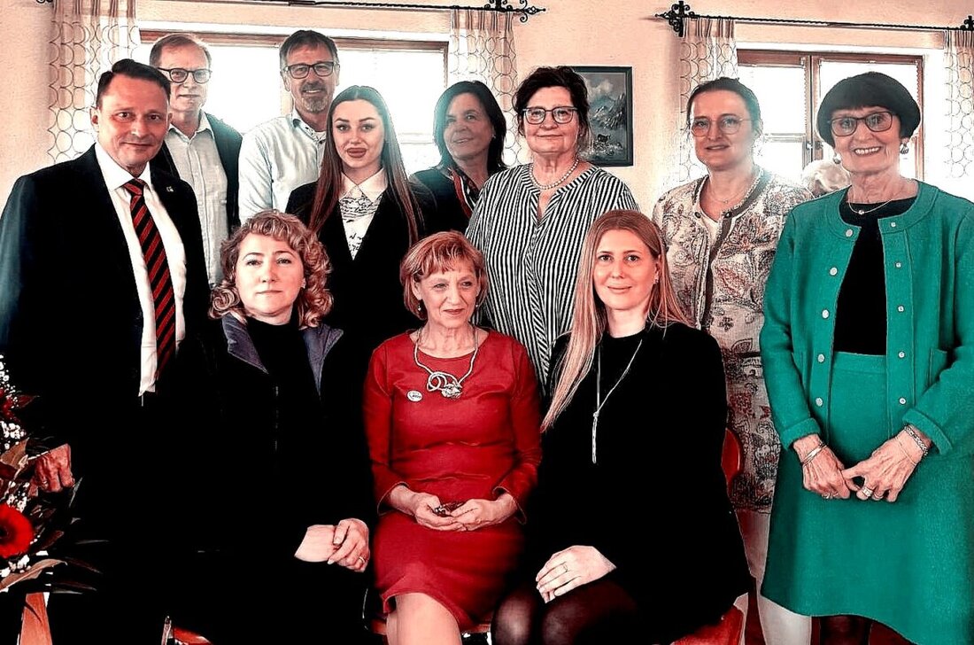 Weiden. Gabriele Laurich wurde einstimmig zur neuen Vorsitzenden des AWO-Ortsvereins gewählt, Hilde Zebisch erhielt den Titel "Ehrenvorsitzende". Die Neuwahl erfolgte bei der Jahreshauptversammlung in der Almhüttn.