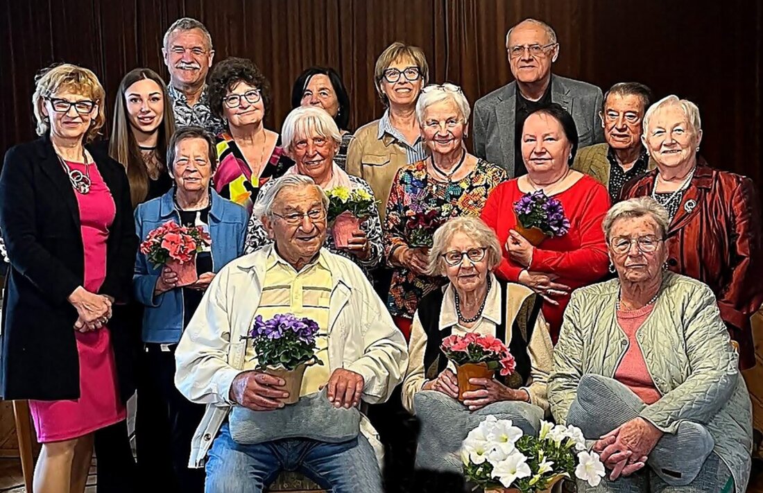 Weiden. Bei der Mutter- und Vatertagsfeier der AWO herrschte in der Waldgaststätte Strehl beste Stimmung. Reden, Musik, Tanz und Ehrungen prägten den Nachmittag und setzten ein Zeichen für Wertschätzung und Familie.