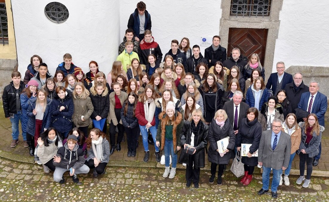 Weiden. Seit zehn Jahren pflegen das Elly-Heuss-Gymnasium in Weiden und das Gymnazium Tachov (Tachau) eine Schulpartnerschaft. Oberbürgermeister Kurt Seggewiß hieß im Beisein einiger Stadträte bei einem Empfang im Kultursaal Hans Bauer [&hellip;]