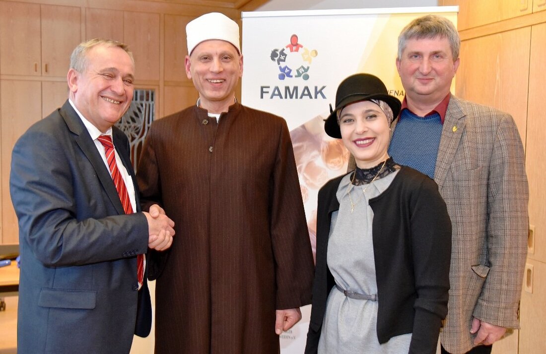 Weiden. Kürzlich stattete der neu gewählte zweite Vorsitzende Imam Maher Khedr in Begleitung seiner Frau Nernin Khedr und des Geschäftsführers von „Arbeit und Leben Bayern“, Herbert Schmid, dem Weidener Oberbürgermeister [&hellip;]