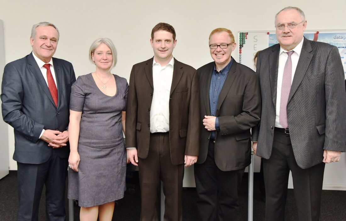 Weiden. Im Nikolaus-Otto-Zentrum (NOZ) in Weiden wurde die Firma „Secure IT GmbH“ eingeweiht. Der geschäftsführende Gesellschafter Tobias Hacker und die Assistentin der Geschäftsleitung, Helga Heyder, begrüßten dazu zahlreiche Vertreter aus [&hellip;]