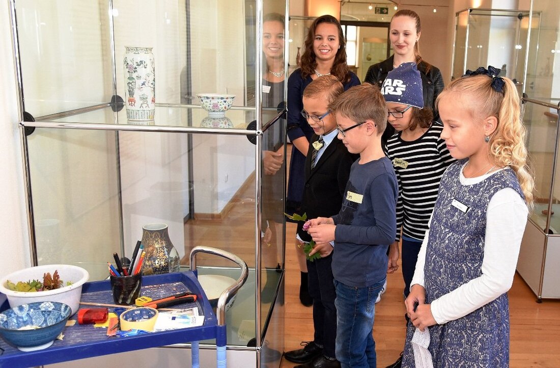 Weiden. Die Kinderführerinnen Amelie und Selina zeigten ihrer Gruppe was es alles Herbstliches im Keramikmuseum zu entdecken gibt. Schon seit 1997 gibt es die Reihe “Kinder im Museum”. Von Jürgen [&hellip;]