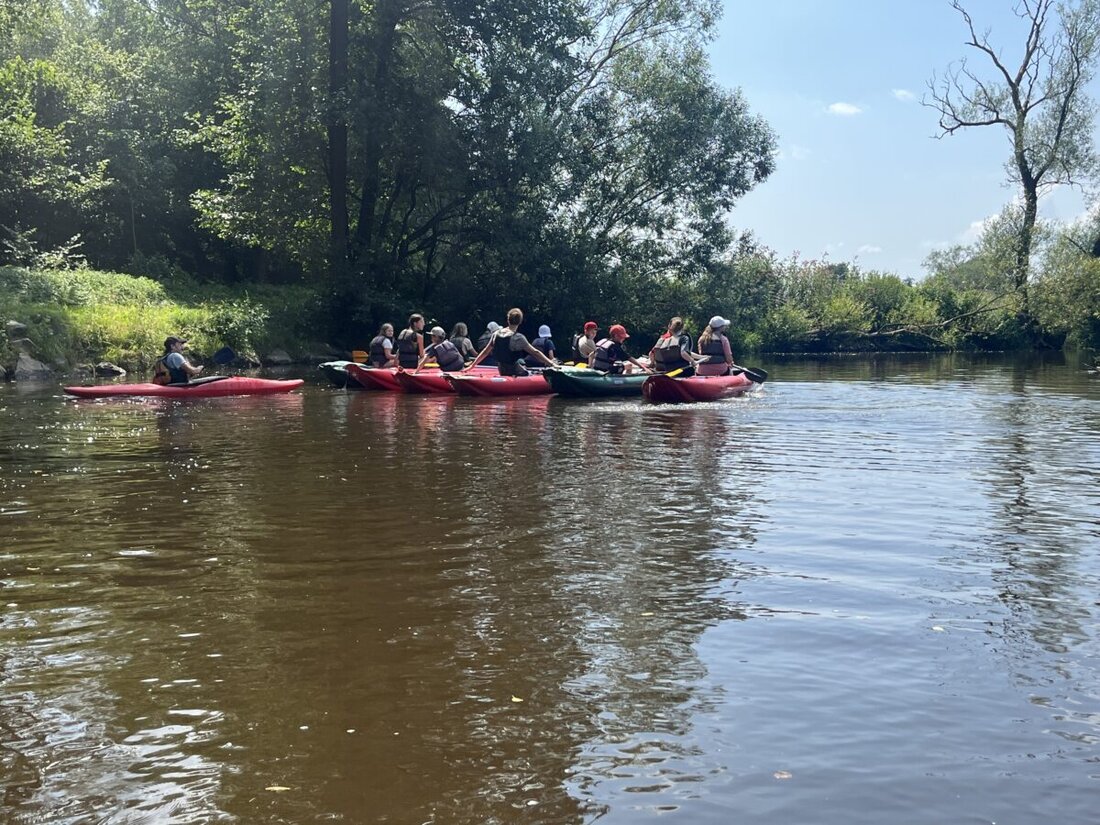 Tirschenreuth. Am Samstag, 19. Juli, bietet die kommunale Jugendarbeit Tirschenreuth eine Kanutour auf der Waldnaab an. Vom Vormittag bis zum Nachmittag können Teilnehmende die malerische Flusslandschaft zwischen Neustadt und Weiden erkunden.