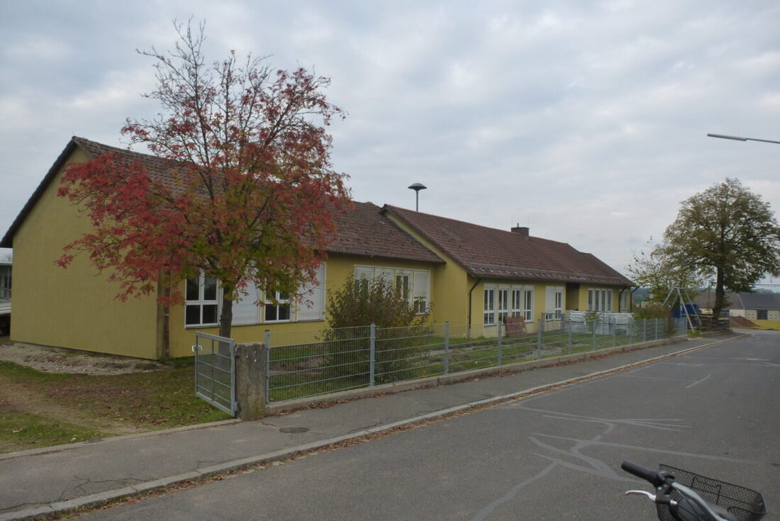 Kaltenbrunn. Anfang November beginnt der Abriss des alten Kindergartens St. Martin, die Kosten für den Rückbau liegen bei rund 345.000 Euro. Der Gemeinderat Weiherhammer vergab den Auftrag, die neue Kita läuft seit September.