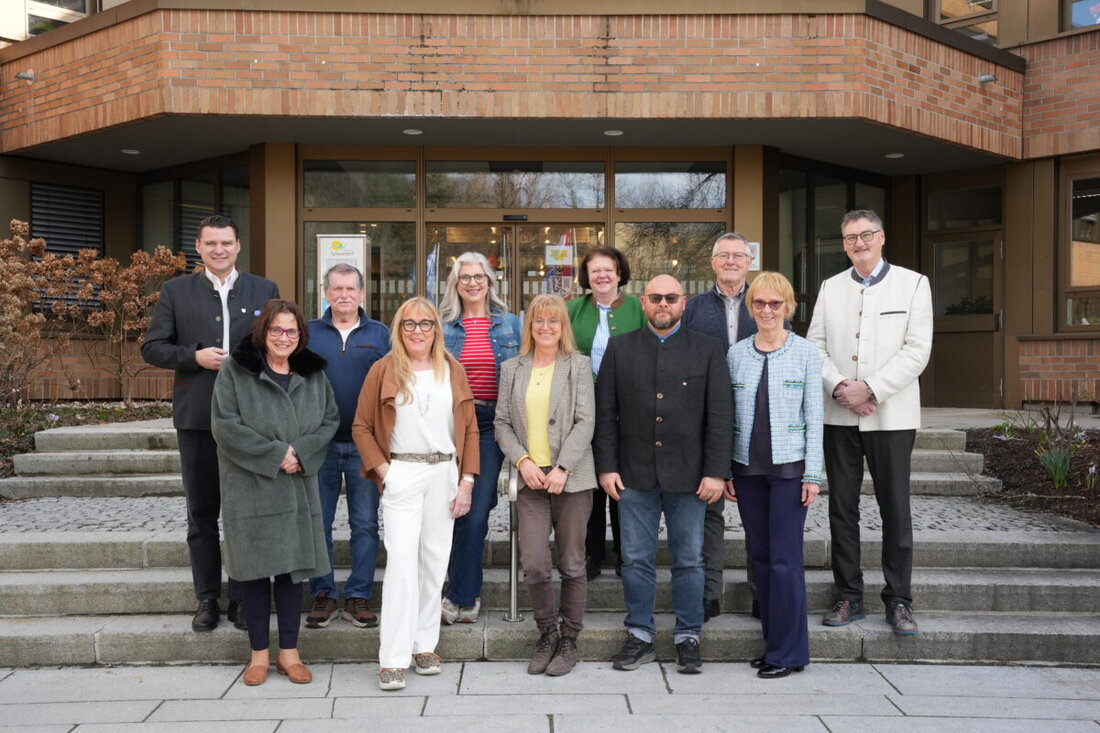 Schwandorf. Der Landkreisseniorenbeirat tagte zum letzten Mal in dieser Amtszeit; ausscheidende Mitglieder wurden verabschiedet. Landrat Thomas Ebeling dankte für das Engagement. Die Neuwahl folgt am 11. Juni 2026.