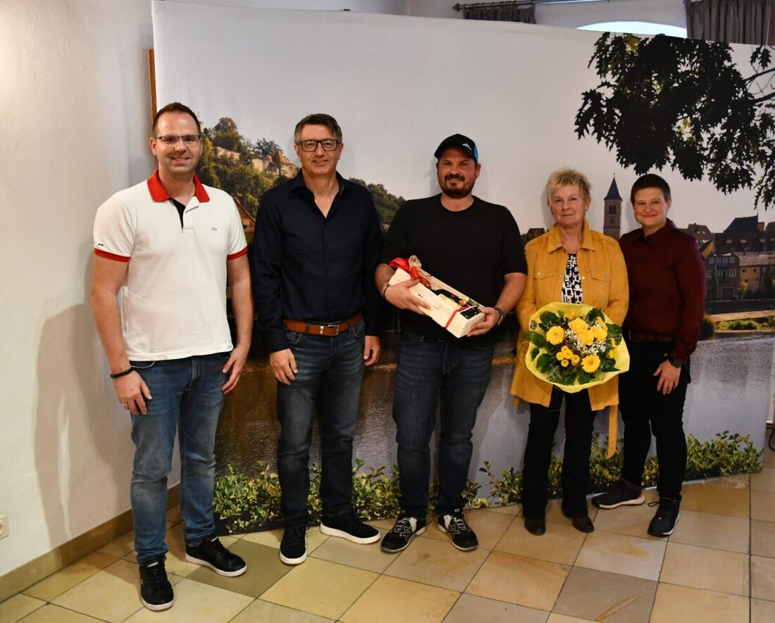 Burglengenfeld. Petra Fuchs tritt nach fast 17 Jahren als Reinigungskraft in den Ruhestand, Martin Brechler verlässt nach vier Jahren seine Stelle als Gerätewart der Feuerwehr.