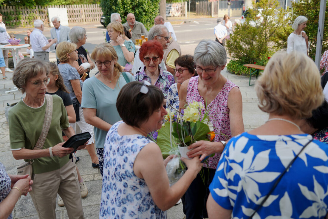 Weiden. Nach zwölfjähriger Tätigkeit als Gemeindereferentin in den Pfarreien Herz Jesu und St. Johannes in Weiden verabschiedete die Pfarreiengemeinschaft Doris Schmidt, die zum 1. September 2026 in die Pfarrei St. Josef wechselt. 