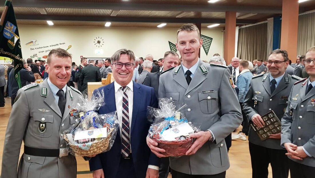 Eslarn/Oberviechtach. Bürgermeister Reiner Gäbl hat an der Kommandoübergabe in der Patenkompanie in Oberviechtach teilgenommen. Oberstleutnant Christoph Huber gab den Stab weiter an Oberstleutnant i.G. Andreas Bleek. “Man lernt sich kennen, [&hellip;]