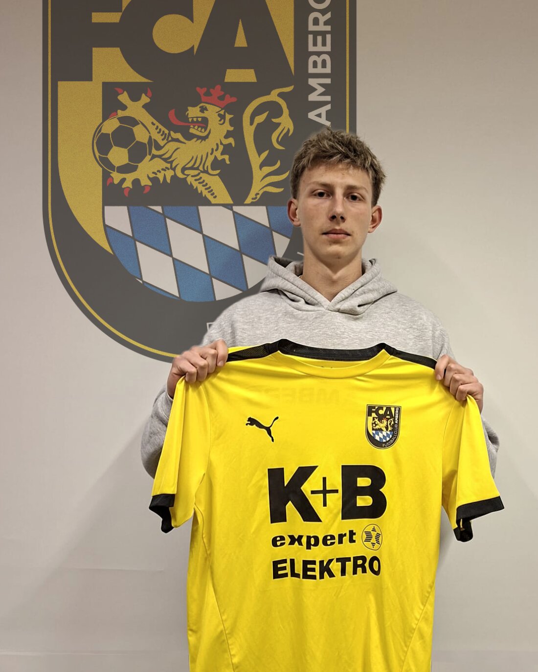 Amberg. Der FC Amberg verpflichtet zur Saison 2026/27 Abwehrspieler Dmytro Aksonov aus der Jugend des SV Raigering. Er wurde bei Dynamo Kiew ausgebildet, lebt seit 2022 in Deutschland und ist flexibel bis ins zentrale Mittelfeld.