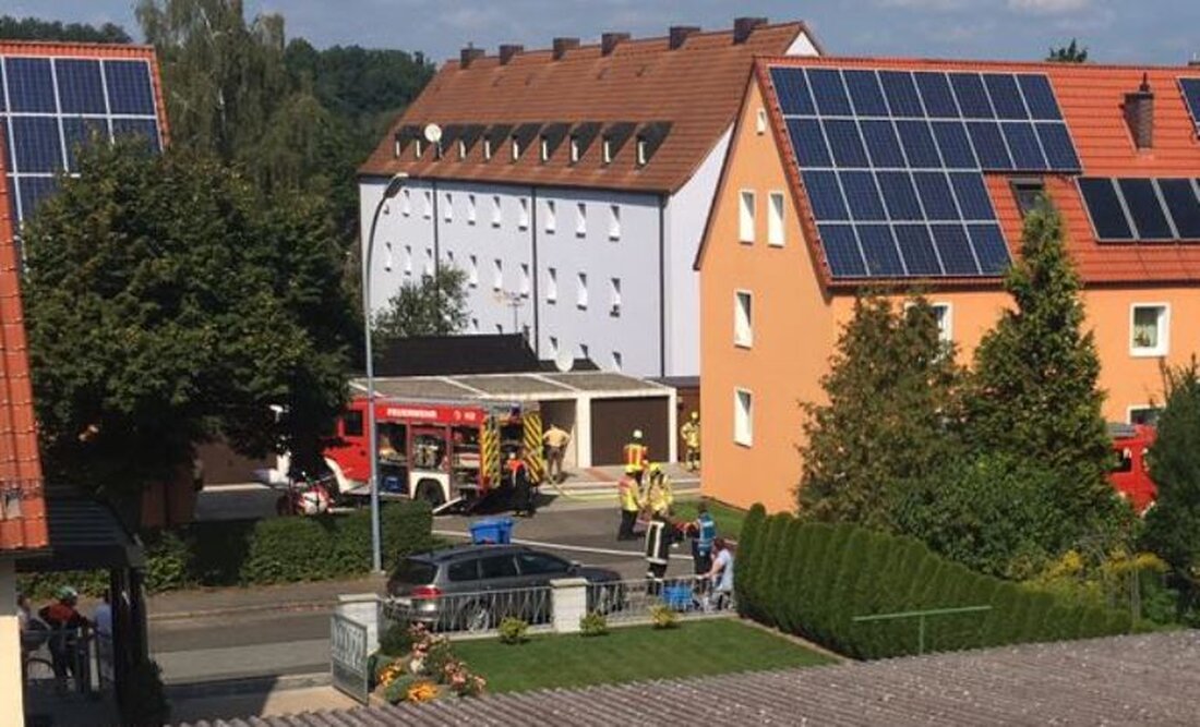 Grafenwöhr. In der Adalbert-Stifter-Straße in Grafenwöhr brannte die Erdgeschosswohnung eines Mehrfamilienhauses. In dem Haus wohnen laut Polizei neun Menschen. “Derzeit ist nichts von einer Gefährdung von Personen bekannt”, so ein Sprecher [&hellip;]