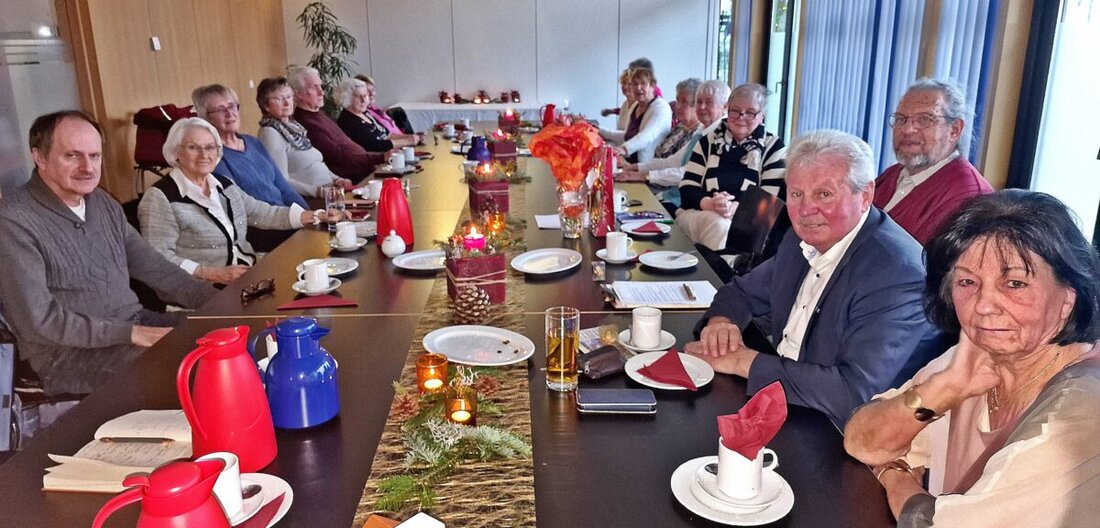 Weiden. Ein festlich geschmückter Saal und viel Musik prägten den adventlichen Nachmittag des Bundes der Berliner und Freunde Berlins. Viele Gäste feierten Gemeinschaft; Ausblick auf Termine am 16. Januar und 13. Februar.