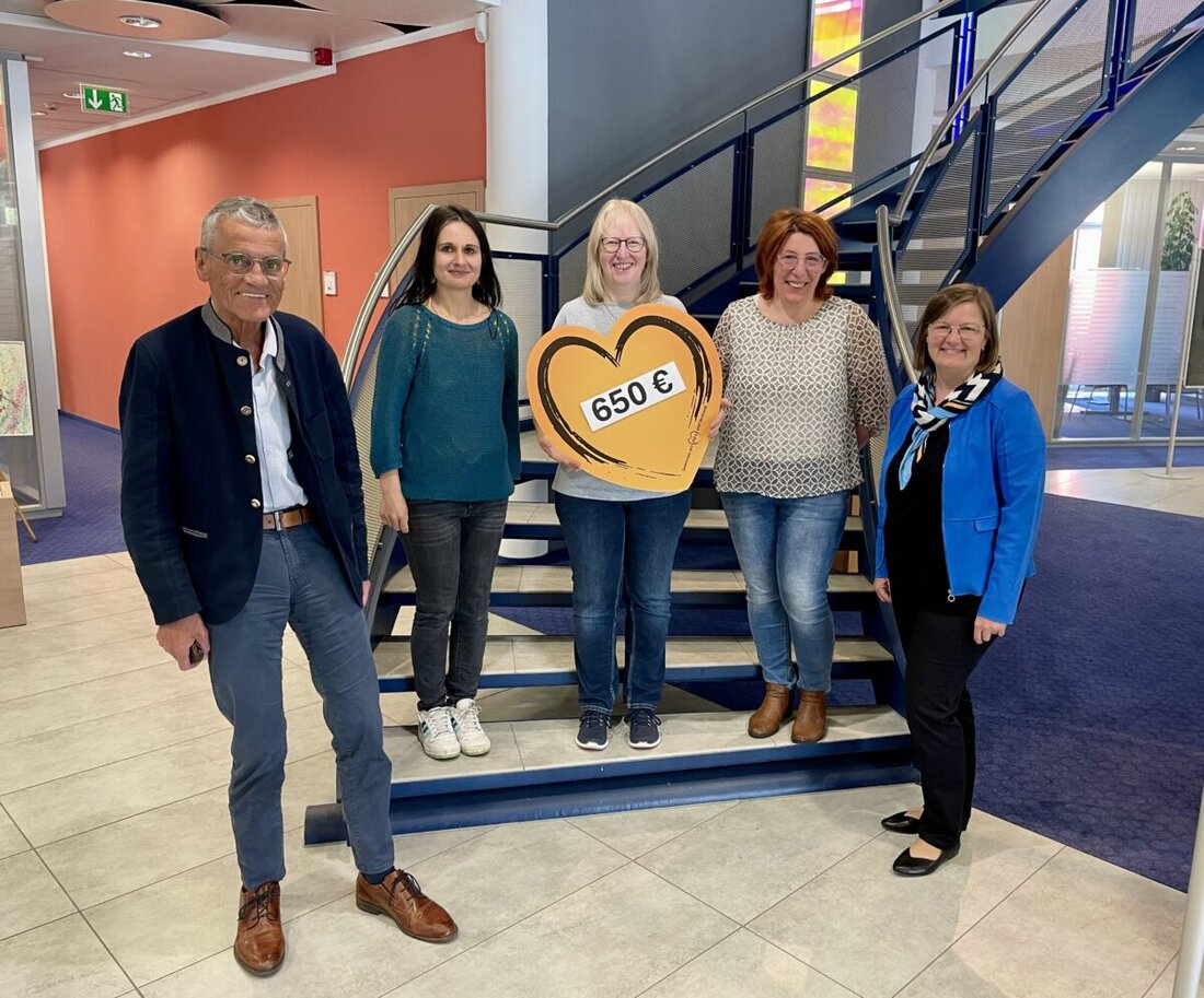 Vohenstrauß. Ein Adventskonzert der Volksbank Raiffeisenbank Nordoberpfalz in der evangelischen Kirche Vohenstrauß bringt 650 Euro für lokale Kindergärten ein.  