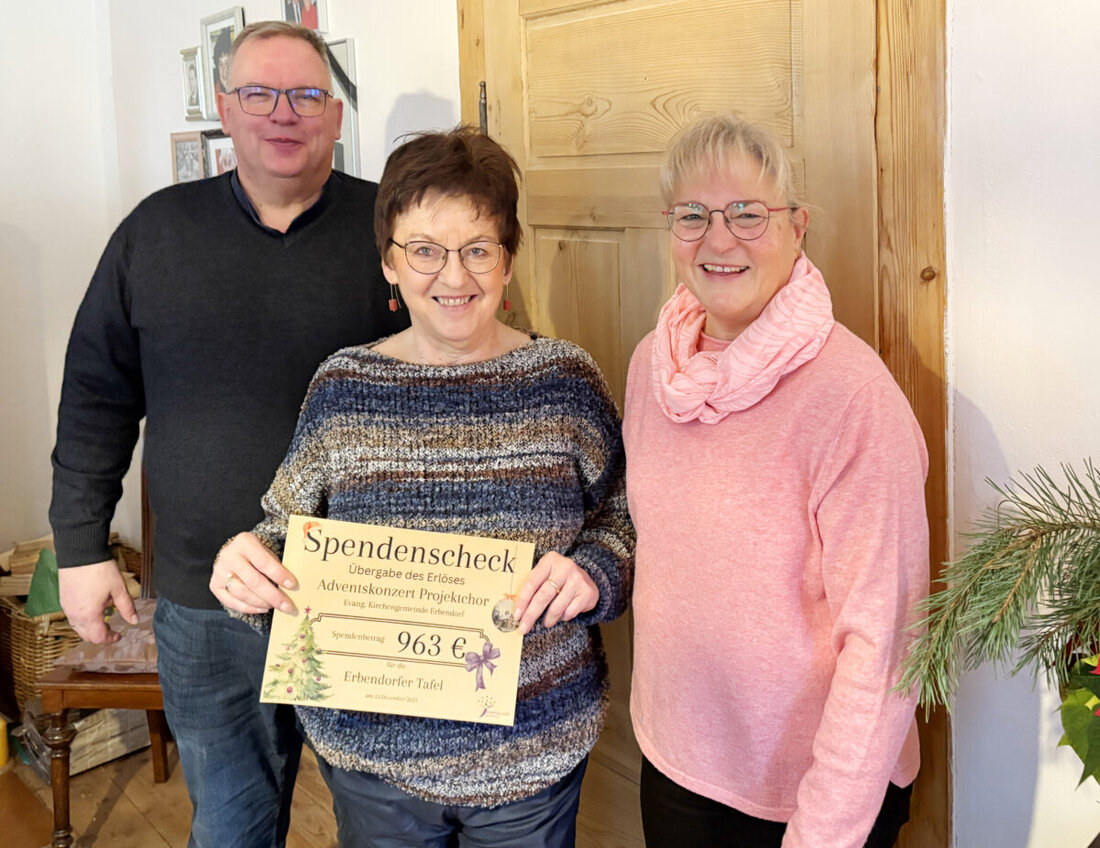 Erbendorf. Das Adventskonzert des Projektchors in der Martin-Luther-Kirche berührte Herzen und brachte 963 Euro für die Tafel. Bereits 28 Gutscheine zu je 25 Euro helfen Familien, der Rest steht für akute Not bereit.