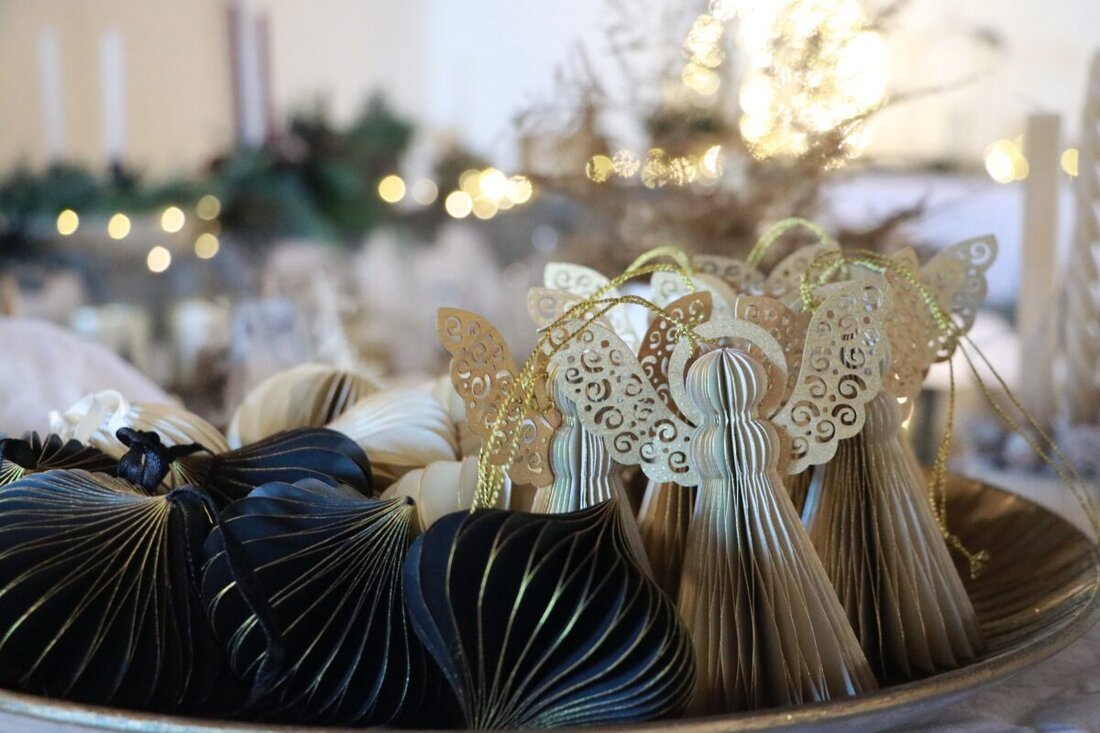 Vohenstrauß. Die Stadt bereitet zum ersten Adventswochenende den Adventsmarkt auf Schloss Friedrichsburg vor. Am Samstag, 29. November, und Sonntag, 30. November, öffnet das historische Ensemble seine Tore für zwei Tage voller Musik, Handwerk und Kulinarik. Der Eintritt ist an beiden Tagen frei.