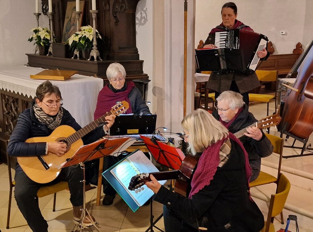 Rothenstadt. Die Pfarrei St. Marien veranstaltete ein vorweihnachtliches Konzert mit traditioneller und moderner Adventsmusik. Zahlreiche Besucher genossen die stimmungsvolle Atmosphäre und die musikalischen Darbietungen.
