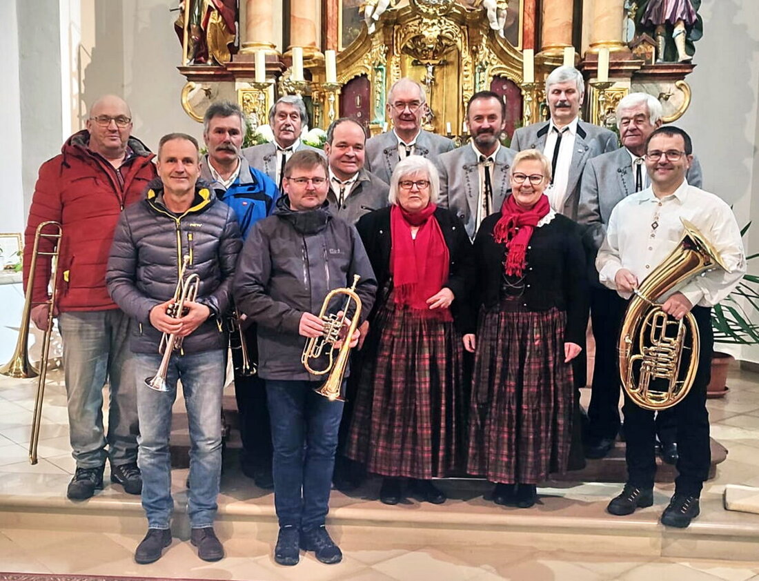 Kirchenlaibach. Am vierten Advent um 17 Uhr findet in der Dreifaltigkeitskirche das "Adventssingen" der Oberpfälzer Musikfreunde statt, begleitet von verschiedenen Chören und Musikern. Der Eintritt ist frei, um Spenden für einen guten Zweck wird gebeten.
