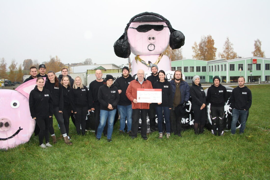 Waidhaus. Herbert Putzer würdigt das Engagement des Agrar-Teams Mack und freut sich über 2.000 Euro für die Kinderkrebshilfe Oberpfalz Nord. Der Verein hilft aktuell 104 Familien in schwierigen Lebenslagen.