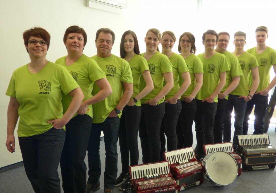 Wernberg-Köblitz. Das Kulturforum Wernberg-Köblitz präsentiert in Wernberg-Köblitz, Vincera-Klink Burg Wernberg ein Konzert mit Akkordeon, Steirischer und Klavier, das Unterhaltung, Klassik und Volksmusik verbindet, außerdem empfängt das Team der Burg ab 14.30 Uhr mit Cocktail und Fingerfood. Ihr Ticket gibt es auf okticket.de.