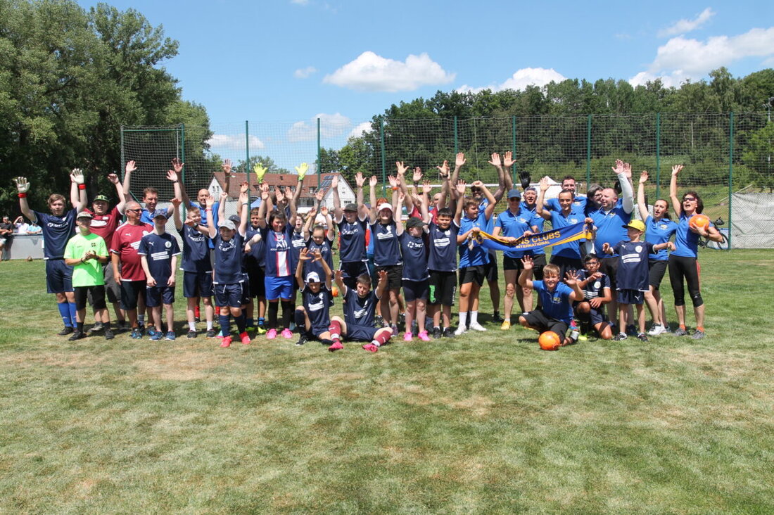 Neustadt/WN. „Sport kennt keine Grenzen.“ Für die DJK St. Martin Neustadt/WN ist das Ehrensache. Und so stand auch der inzwischen dritte Aktionstag ganz im Zeichen des Sports. Natürlich dominierte am Sonntagnachmittag. 29. Juni, auf dem DJK-Gelände vor allem der Fußball.