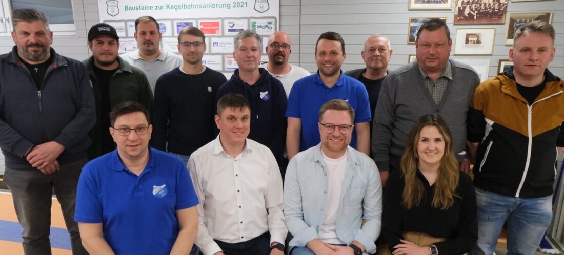 Floß. Alexander Meier bleibt nach einstimmiger Wahl Vorsitzender des SV Floß und dankt für das Vertrauen. Die Versammlung stellte die Weichen fürs 80-jährige Jubiläum vom 3. bis 5. Juli und für sportliche Ziele nach dem Aufstieg.