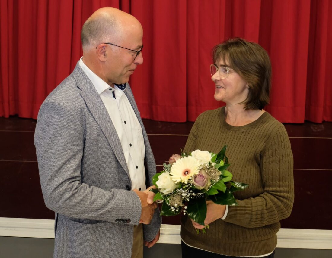 Speinshart. Alexandra Gittler ist seit 1. Oktober neue Leiterin der Speinsharter Kindertagesstätte, folgt auf Waltraud Wagner und bringt umfangreiche Erfahrungen in der Kinderbetreuung mit. Bürgermeister Albert Nickl sieht in ihr eine gute Wahl für die Zukunft der Kita.