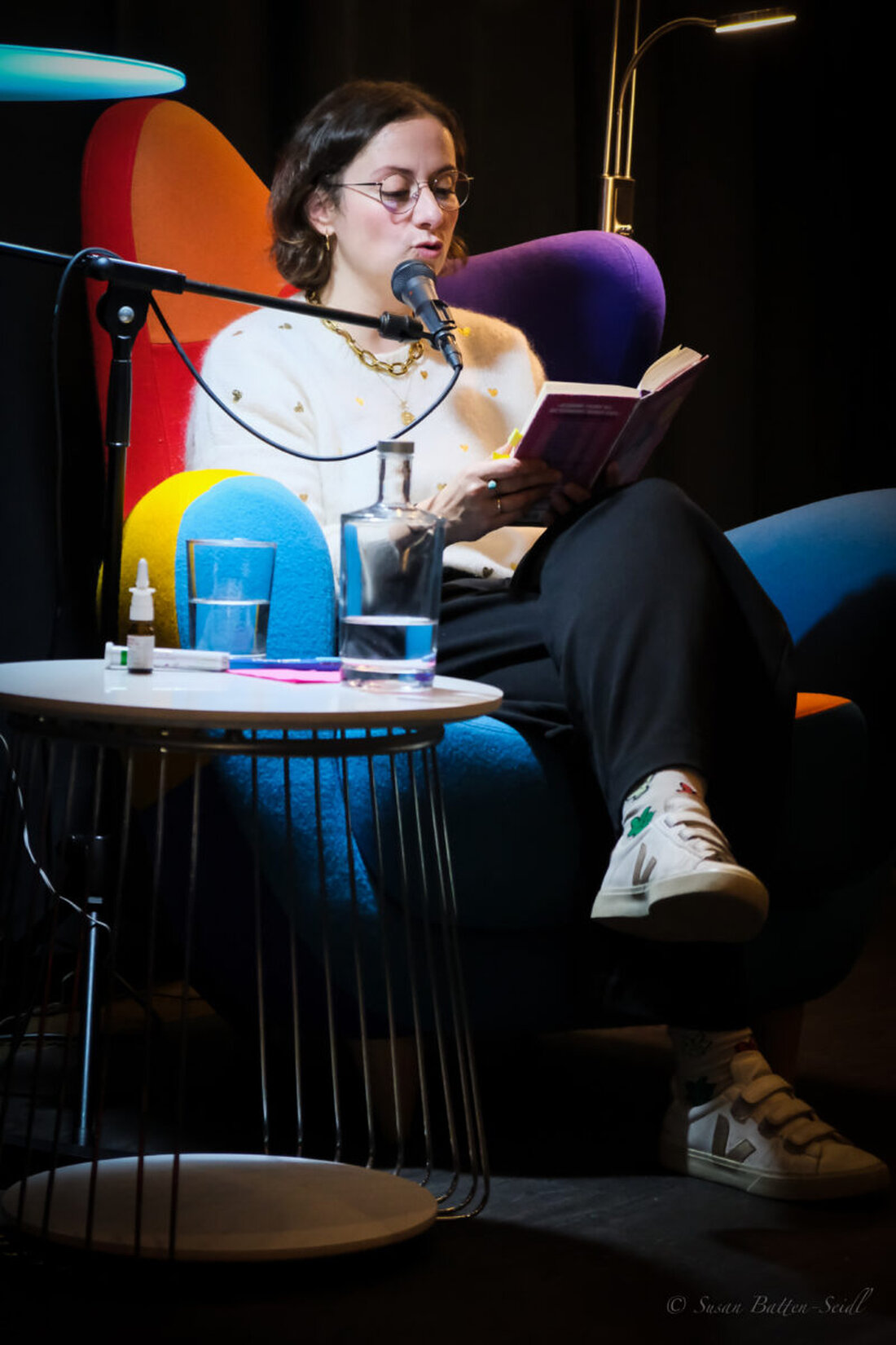 Amberg. Dass feministische Themen alles andere als trocken oder belehrend sein müssen, bewies Autorin und Journalistin Alexandra Zykunov am 17. Oktober eindrucksvoll in der Stadtbibliothek.