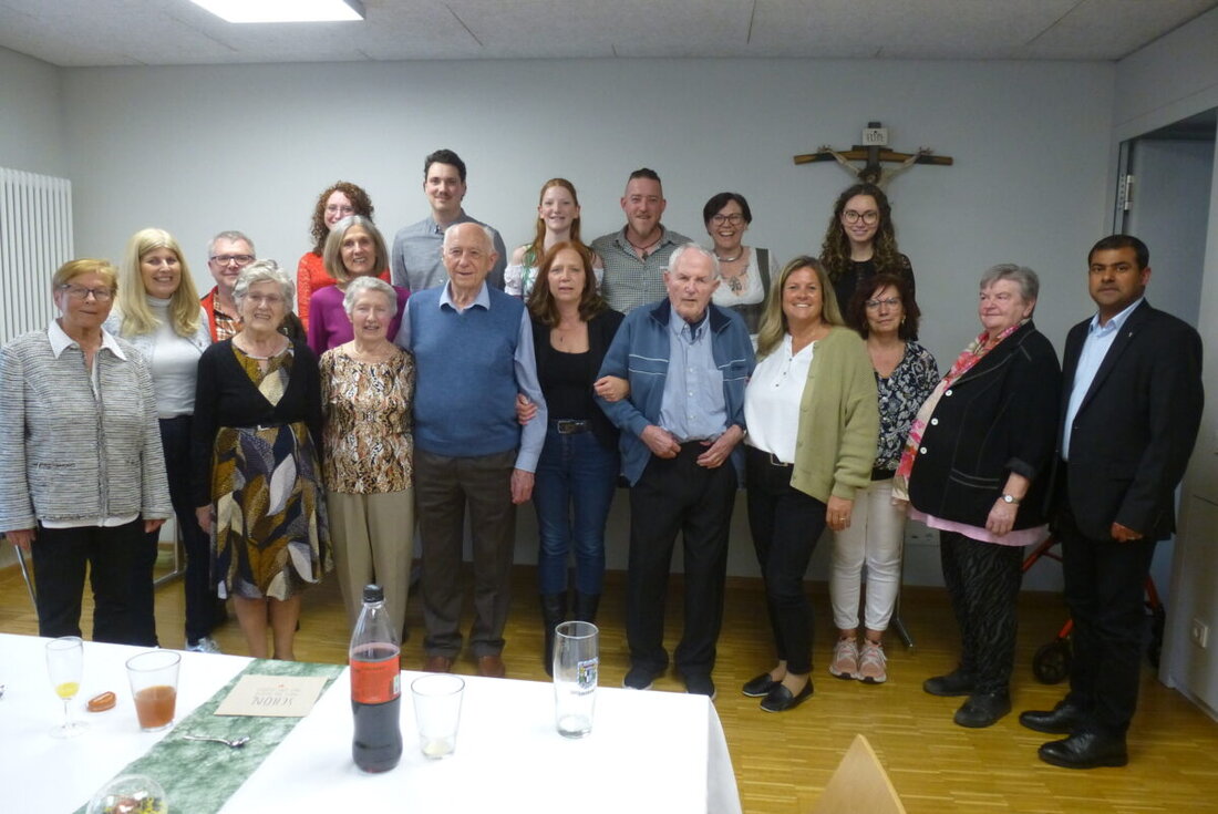 Kaltenbrunn. Alfons Bösl feierte am Sonntag mit Familie und Freunden im Pfarrheim St. Martin seinen 85. Geburtstag, nachdem die Feier 2020 coronabedingt ausfallen musste. Der leidenschaftliche Hobby-Historiker und ehemalige Einzelhandelskaufmann ist in Kaltenbrunn eine geschätzte Persönlichkeit und für sein Heimatmuseum bekannt.