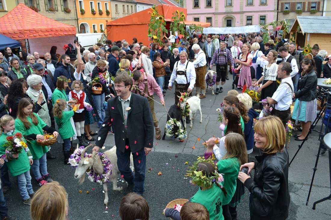 Neustadt/Kulm. In Neustadt am Kulm wird am 6. Oktober wieder der Almabtrieb der Kulm-Ziegen zelebriert.  Von Udo Fürst Nicht nur in Oberbayern gibt es den Almabtrieb, gemeinhin „Viehscheid“ genannt. Auch [&hellip;]
