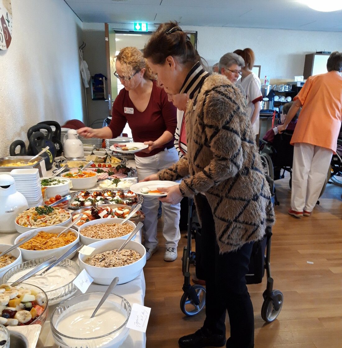 Neustadt/WN. „An der Nordseeküste“ lautete im Februar das gemeinsame Frühstücksthema im Caritas Alten- und Pflegeheim St. Martin. Der Speisesaal erstrahlte im Nordsee-Ambiente, Möwen- und Schiffsgeräusche ertönten im Hintergrund und das [&hellip;]