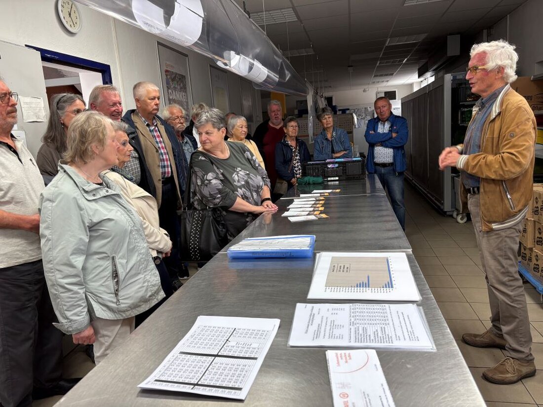 Amberg. Die SPD-AG 60plus informierte sich bei der Amberger Tafel über Armut. Eine Erkenntnis: Altersarmut ist stark weiblich geprägt.  