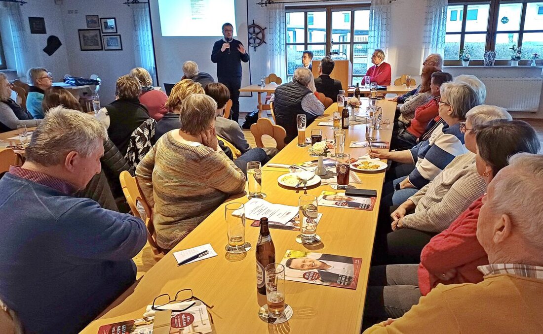 Weiden. Großes Interesse an der Altersmedizin zeigte das Publikum im gut besetzten Saal der Almhüttn: Die SPD AG 60 Plus lud zu einem Informationsabend ein, bei dem Chefarzt MUDr. Josef Pova und der kaufmännische Leiter der KNO-AG, Peter Konrad, Rede und Antwort standen.