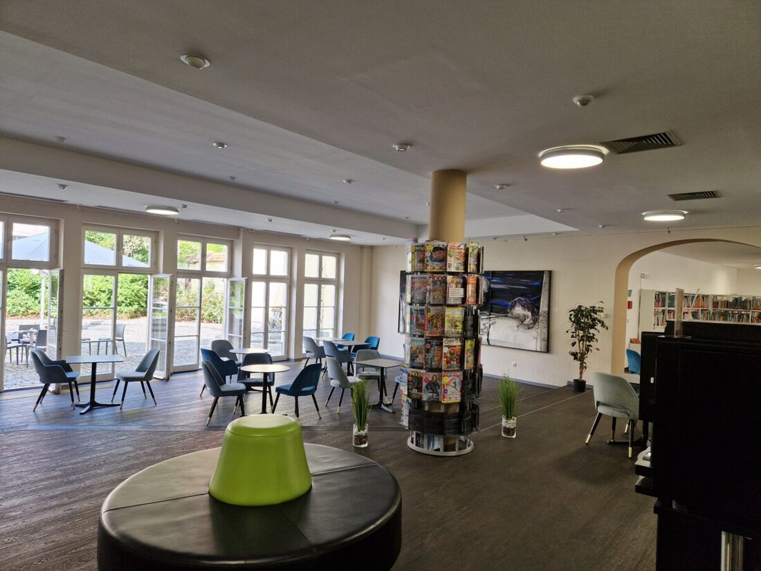 Amberg. Die vhs Amberg bietet in Kooperation mit der Stadtbibliothek kostenlose Kunst- und Spielenachmittage an. Die Veranstaltungen sind einmal im Monat buchbar und finden im Lesecafé statt.