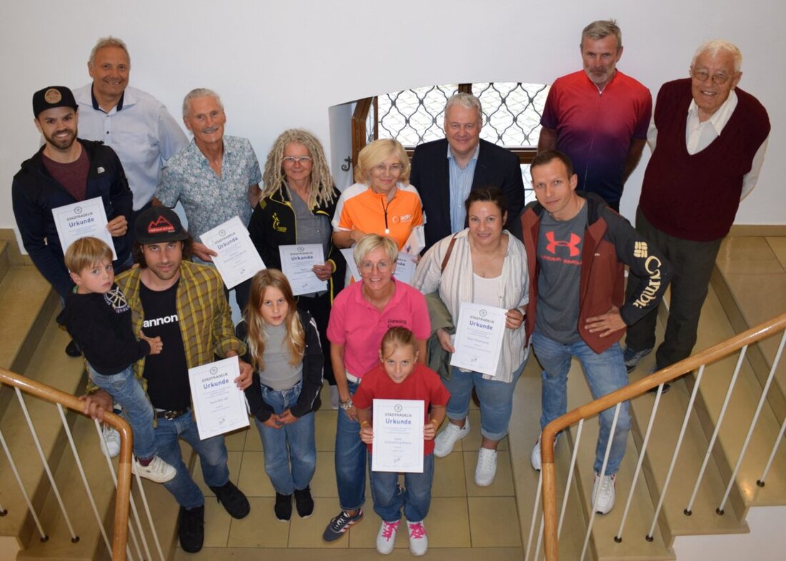 Amberg-Sulzbach. 400 Radelnde sammelten beim STADTRADELN 92.487 Kilometer und sparten 15 Tonnen CO2. Es gab Auszeichnungen, und 2026 macht der Landkreis wieder mit.