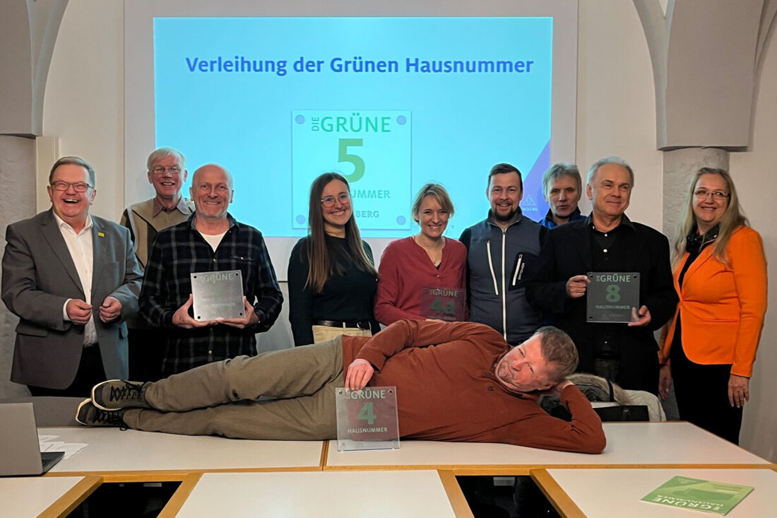 Amberg. Vier Wohnhäuser haben von der Stadt für nachhaltiges Bauen die "Grüne Hausnummer Amberg" erhalten, ebenso die Jura-Werkstätten für ihre ökologischen Maßnahmen.