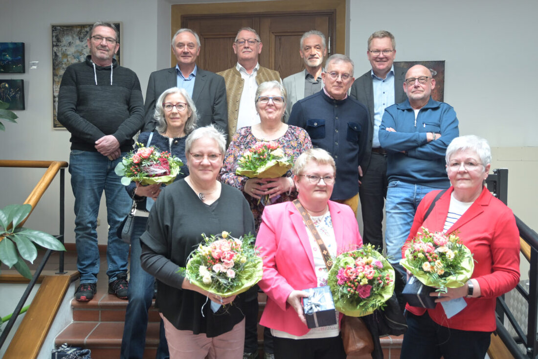 Amberg. Oberbürgermeister OB Michael Cerny verabschiedete verdiente städtische Mitarbeiterinnen und Mitarbeiter in den Ruhestand. Er dankte für den langjährigen Einsatz im öffentlichen Dienst.  