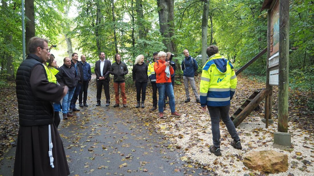 Amberg. Der Bodenerlebnispfad Mariahilfberg feiert sein 10-jähriges Jubiläum, bietet interaktive Erlebnisse rund um Bodenkunde und ergänzt die lokale Ausflugskultur.