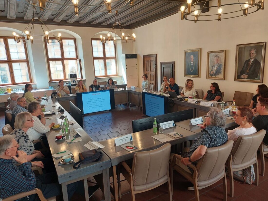 Amberg. Die Freiwilligenagentur Amberg feierte ihr Ehrenamt mit einem Erfahrungsaustausch und präsentierte beeindruckende Zahlen zu Projekten und ehrenamtlicher Unterstützung. Neue Projekte und Weiterbildungen sollen das Angebot erweitern, während Integrationspatenschaften einen Schwerpunkt bilden.