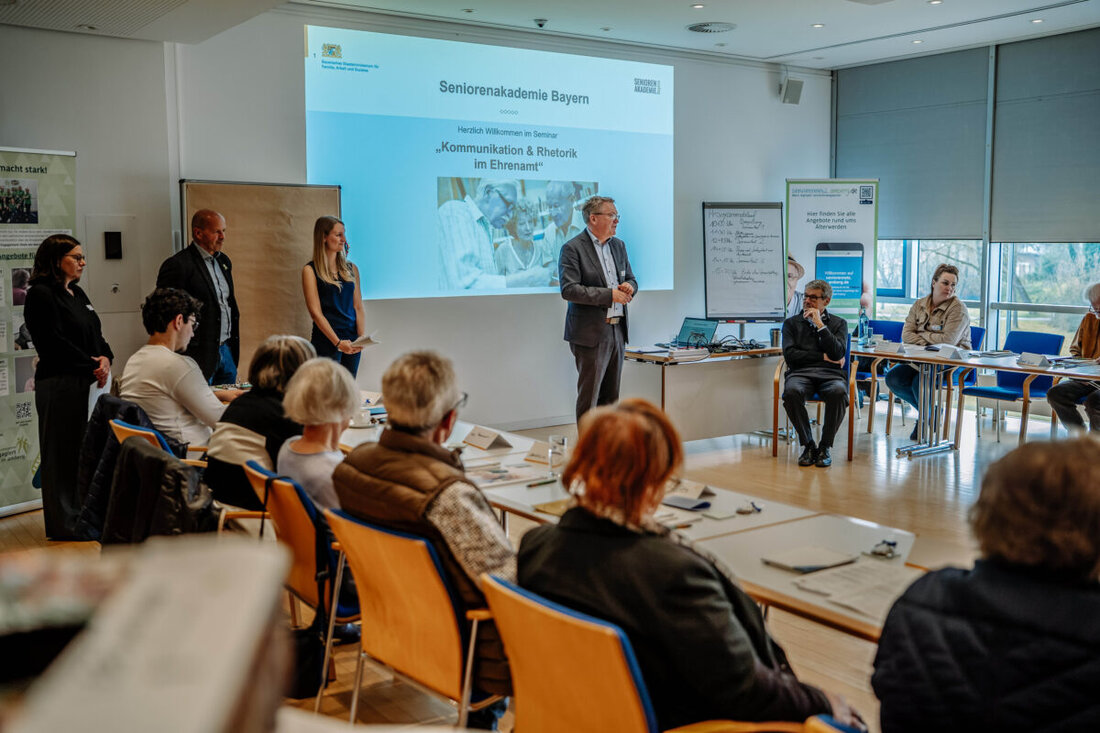 Amberg. Ein Tagesseminar zu „Kommunikation & Rhetorik im Ehrenamt“ wurde im ACC für ehrenamtlich Engagierte veranstaltet. Es bot praxisnahe Kenntnisse und hob die Bedeutung effektiver Kommunikation hervor.