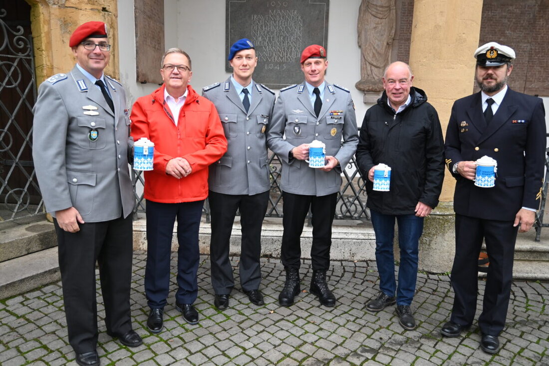 Amberg. Mit Unterstützung der lokalen Behörden hat die diesjährige Spendensammlung für den Volksbund Deutsche Kriegsgräberfürsorge auf dem Marktplatz gestartet. Die Aktion, die Geld für Soldatenfriedhöfe sammelt, läuft bis zum 3. November 2024.