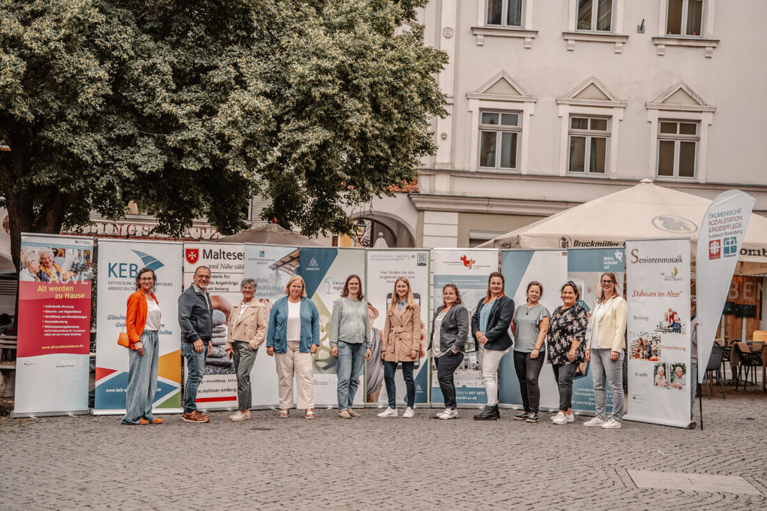 Amberg. Vom 19. September bis 27. Oktober 2025 finden in Stadt und Landkreis Demenzwochen mit 26 Veranstaltungen statt. Auftakt ist am 19. September 2025 um 10.30 Uhr ein Flashmob am Marktplatz.