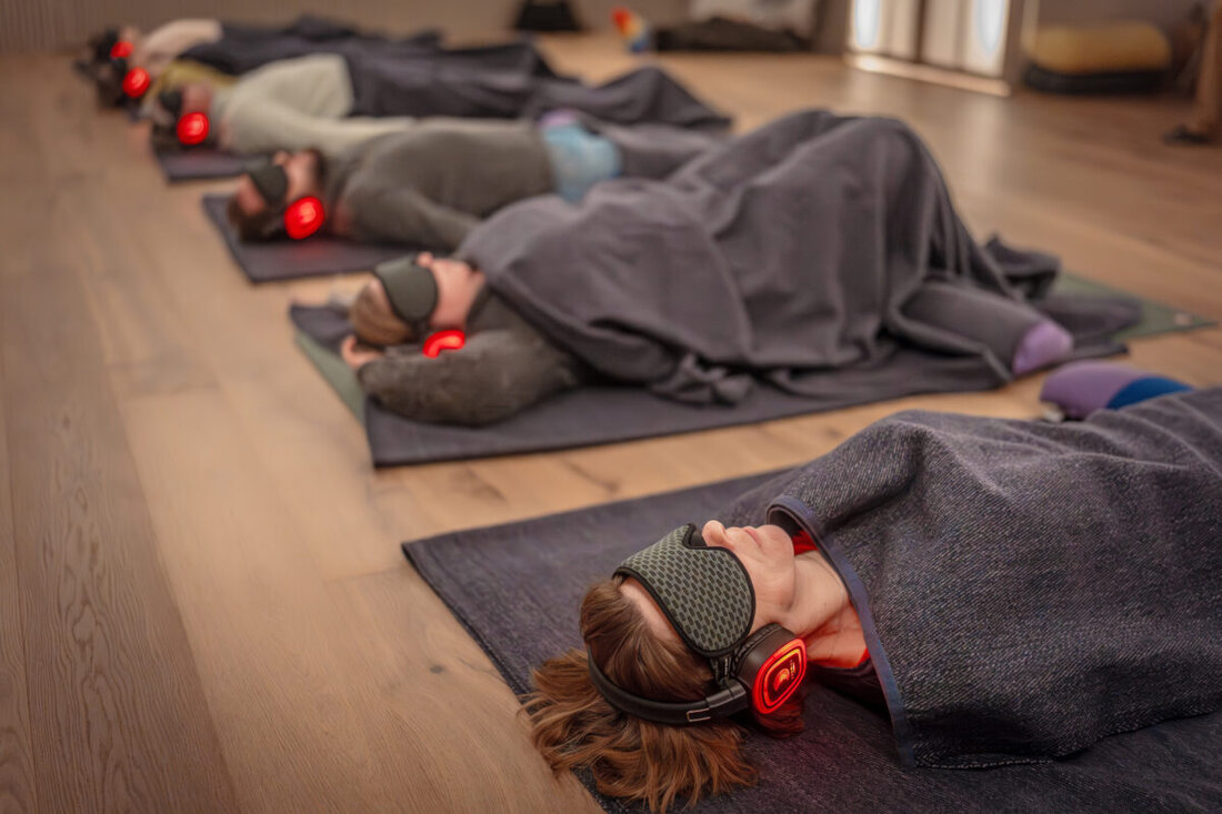 Amberg. Vom 7. bis 19. Juli 2025 bietet das Stadtlabor in Amberg „9D Breathwork“ zur Selbstregulation an, eine Methode, die Atemarbeit, Klang und Hypnose kombiniert. Ziel ist es, Stress abzubauen und den Kontakt mit sich selbst zu verbessern.