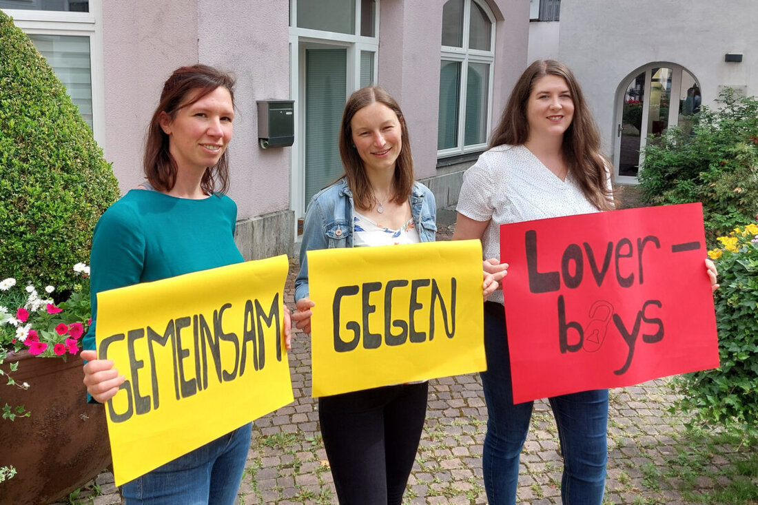 Amberg. Eine Präventionsveranstaltung am 17. Juli soll Aufklärung über die gefährliche "Loverboy-Methode" bieten. Diese Manipulationstaktik zielt darauf ab, junge Mädchen und Frauen in die Zwangsprostitution zu führen.