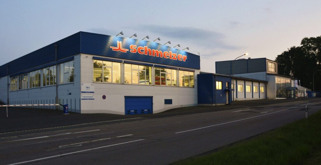 Weiden/Waldershof. "Der Geschäftsbetrieb läuft stabil weiter." Das ist die Botschaft der Geschäftsführung der Firma Schmelzer in Waldershof, die  Anfang des Jahres Insolvenz anmelden musste. Der Sanierungskurs werde fortgeführt. Das tschechische Tochterunternehmen muss indessen einen Betriebsunfall mit zwei Toten verkraften.