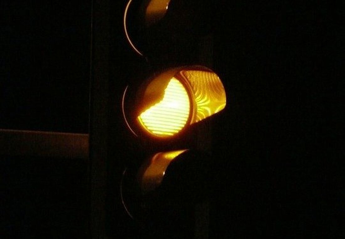 Weiden. Eine ausgeschaltete Ampel, eine Kreuzung, ein Unfall: Bei einem Crash in Weiden ist ein Sachschaden von 20.500 Euro entstanden. Ein Wunder, dass die Fahrer unverletzt davon kamen.  Gegen 23.15 [&hellip;]