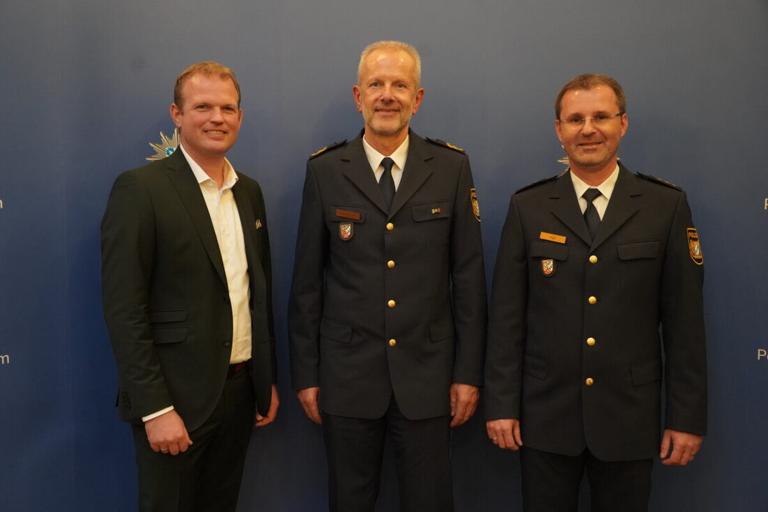 Amberg. Gerhard Huf wurde als Leiter der Kriminalpolizei Amberg verabschiedet und durch Dr. Tobias Mattes ersetzt. Der Wechsel erfolgte am 11. November 2024 in einem feierlichen Rahmen.