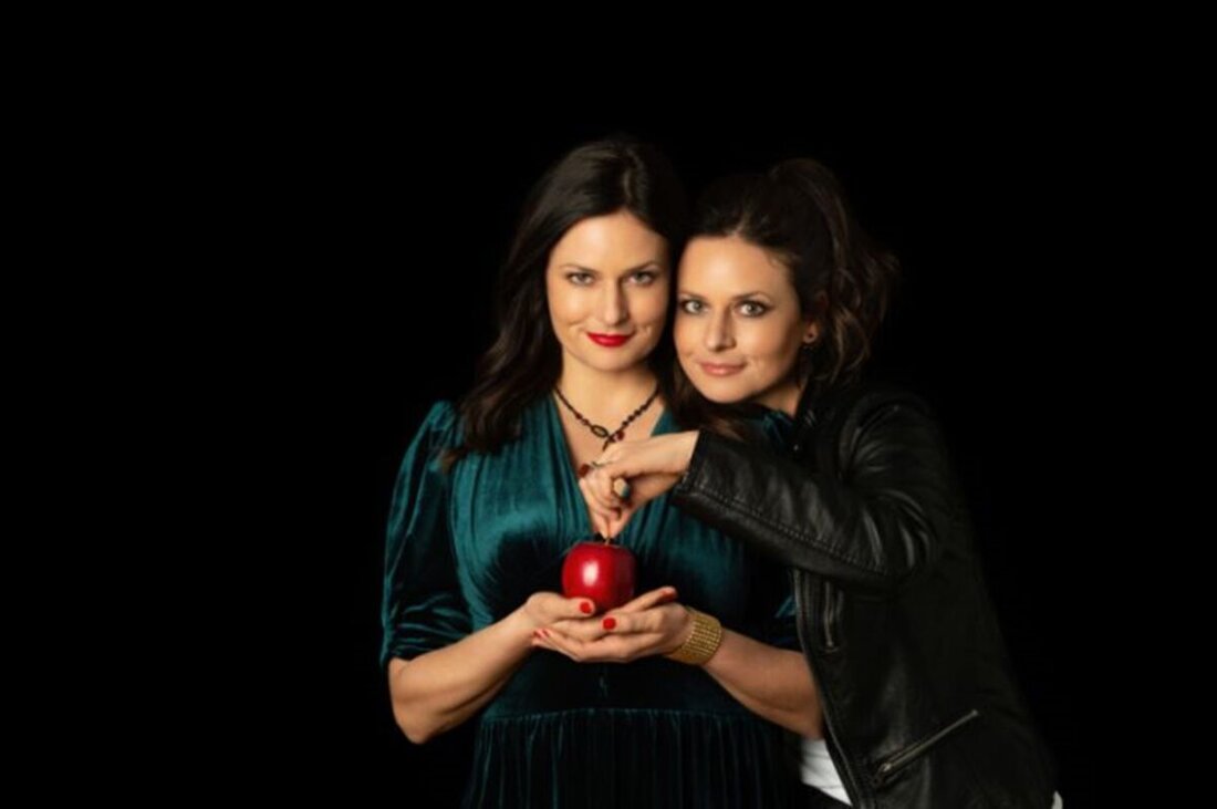 Theuern. Angela Ascher präsentiert ihr erstes Soloprogramm "Verdammt, ich lieb mich" am 21. Juni 2025 im Kultur-Schloss. Die Schauspielerin und Comedienne thematisiert Selbstliebe humorvoll und vielseitig auf der Bühne.